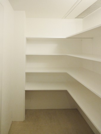 オーダー収納でショップのようなウォークインクローゼットに